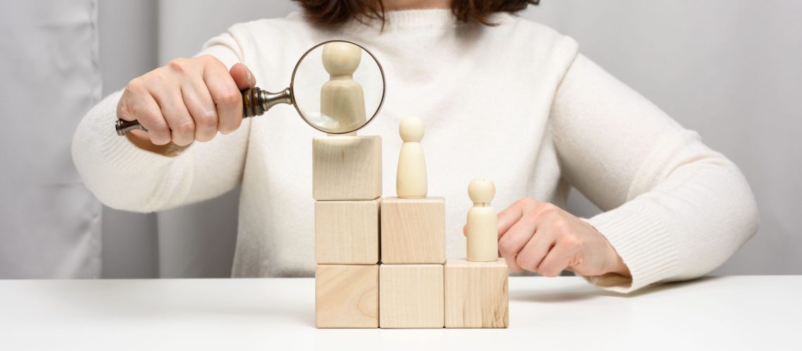 Finding the right lawyer - The difference between prospecting and headhunting legal talent